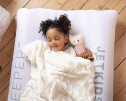 Cama hinchable infantil CloudSleeper™ JetKids Stokke®