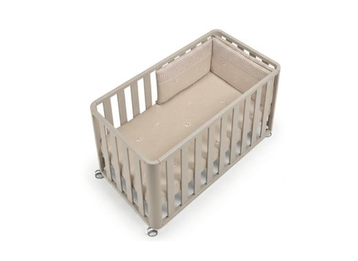 Berço DOCO Sleeping 120x60 - Bege com colchão, edredom e protetor de berço.