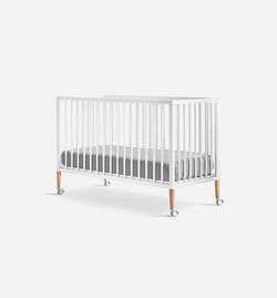 TESORI white complete bedroom set (includes crib and dresser)