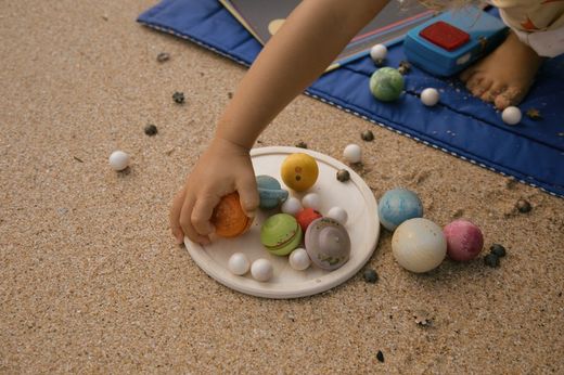 Dear Univers - Grapat (Planets, moons and wooden stars)
