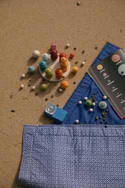 Dear Univers - Grapat (Planets, moons and wooden stars)