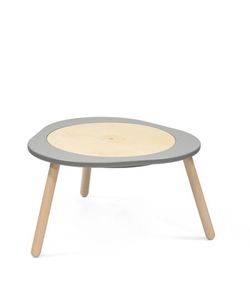 Stokke MuTable™ Kit básico de mesa de juegos con dos sillas