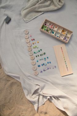 Mis & Match - Grapat (Includes wooden sorting box)
