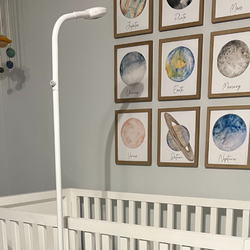 Vigilabebés Nanit Pro con IA y soporte suelo