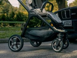 Pack Nuna TRIV™ Next et nacelle LYTL™ de la collection BMW