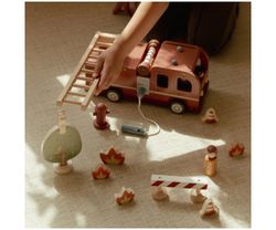 Camion de pompiers avec figurines empilables - Little Dutch