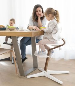 Stokke Nomi Eichenstuhl