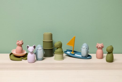 Bath Toy Sailboat - Mr. Shark Trixie